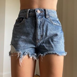 GARAGE Festival Denim Shorts 🌈
Size 0/24